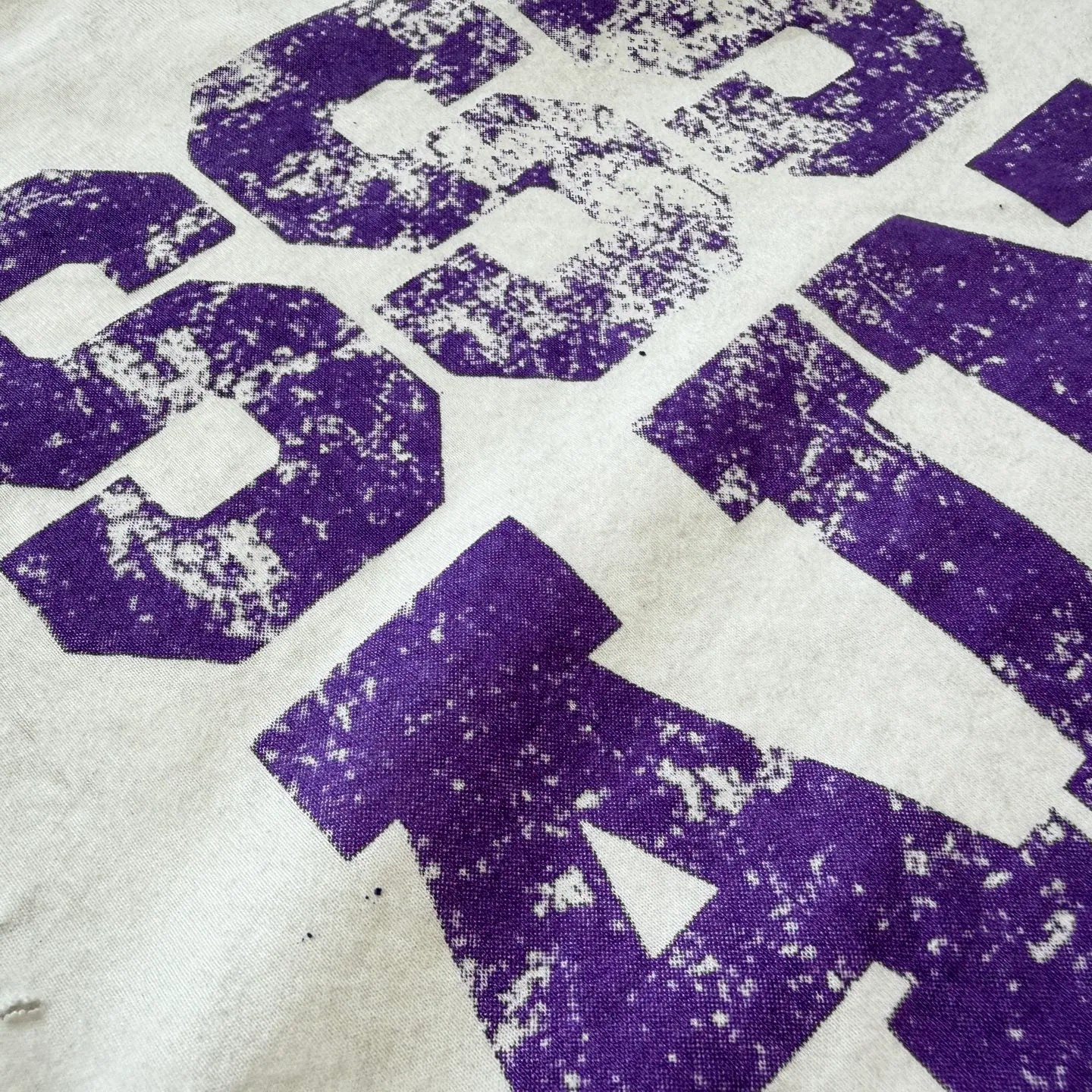 P138 #【Two Colors】CTS-108 Saint Street Dirty street graffiti style T-shirt. Ready-made hand-painted splash ink + multi-position manual destruction + heavy Assute fermentation mill spray horse wash process. Full of retro and high-end feeling. Size: S M L XL